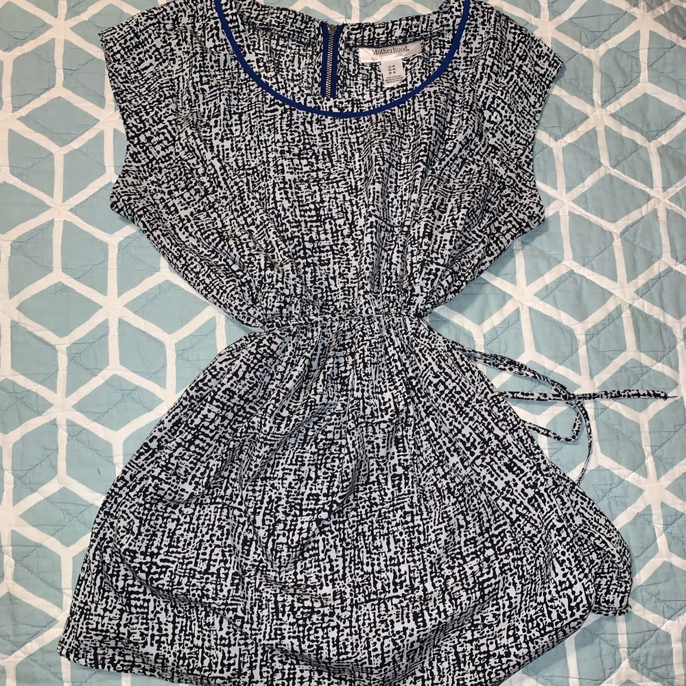 Black & white blouse w/ blue zipper